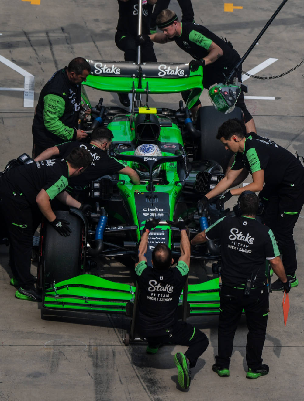 爱游戏下载-法拉利轻取索伯车队，佩雷兹带队取胜