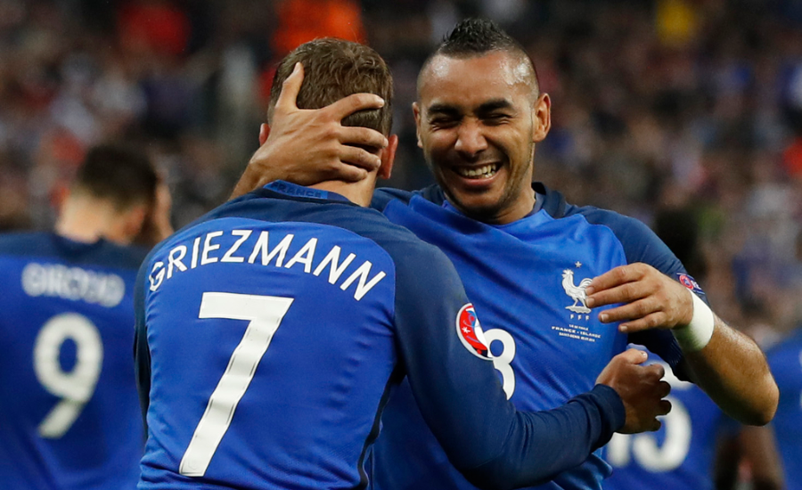 爱游戏官方-法国队鏖战马来西亚队，黄鸭组合扛起全队