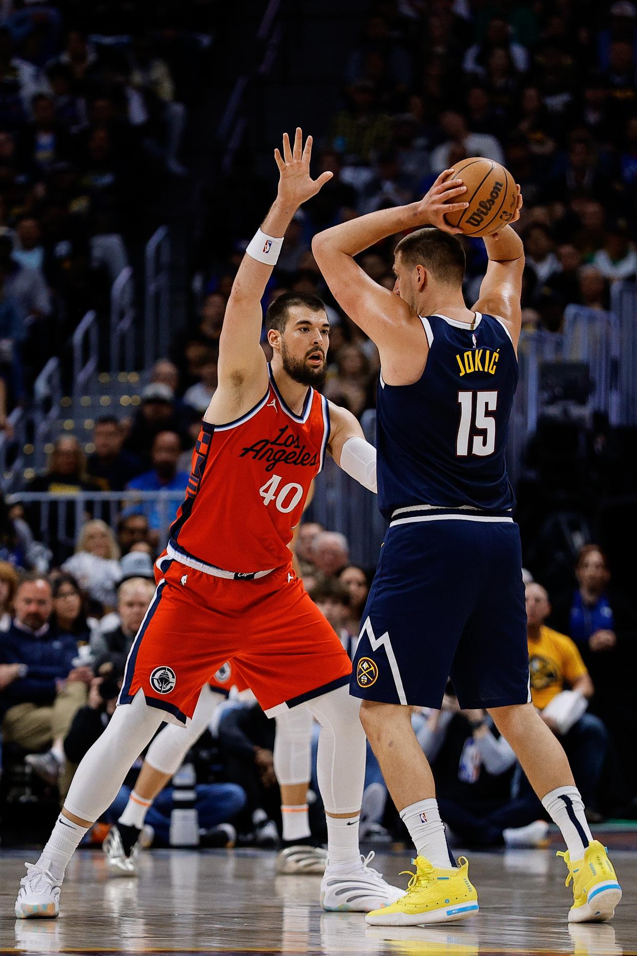 爱游戏官网-快船险胜上海队，西亚卡姆状态火热