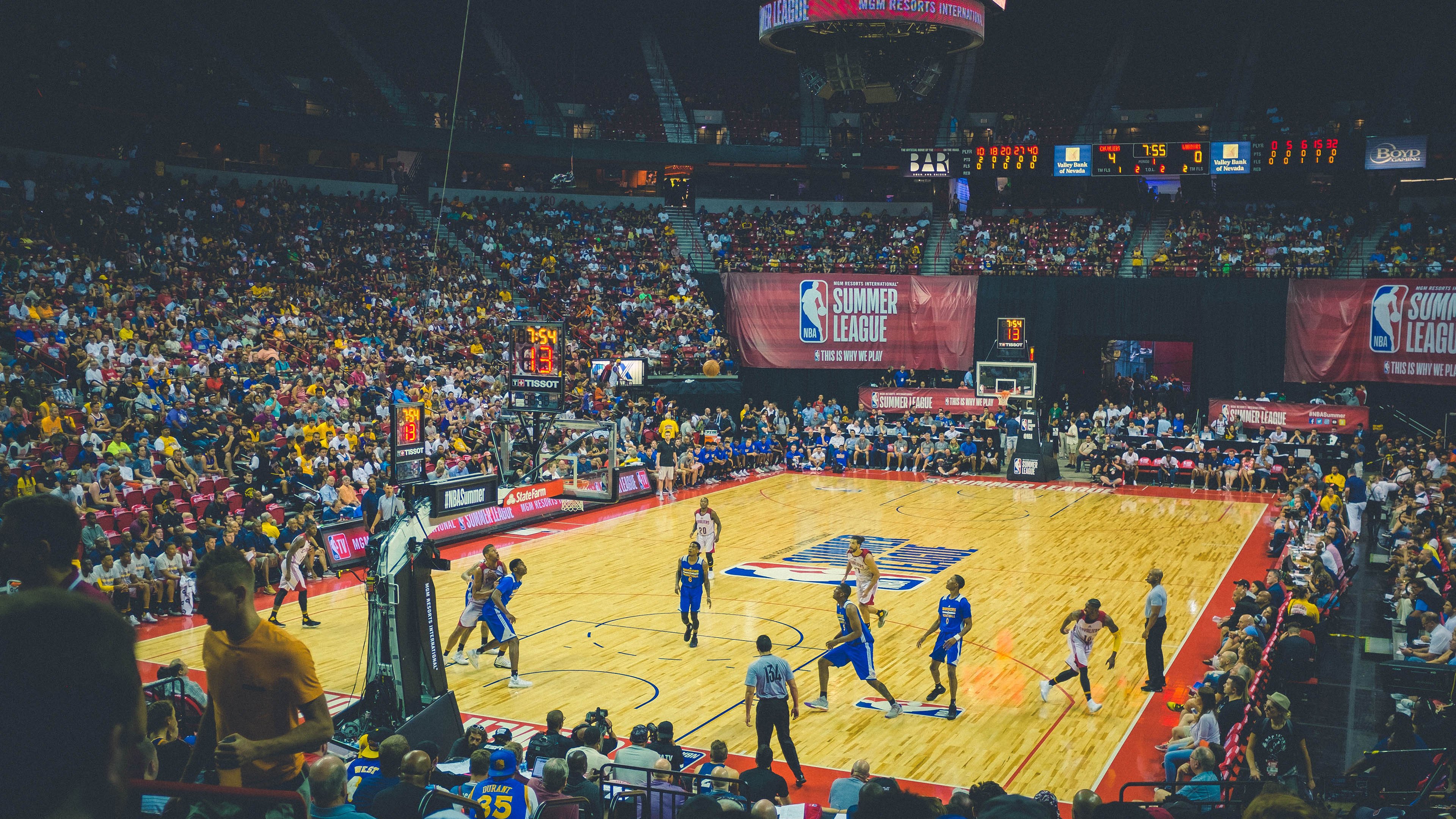 爱游戏-小贾伦末节狂飙19分!爵士窒息防守让东契奇绝杀梦碎